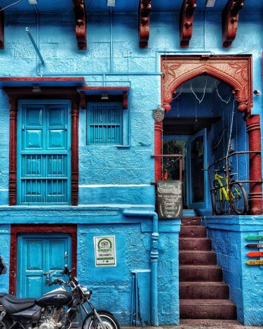 CITY BLUES!! . . . Thank you @geniusjain aka @jodhpurfoodie for helping me explore…