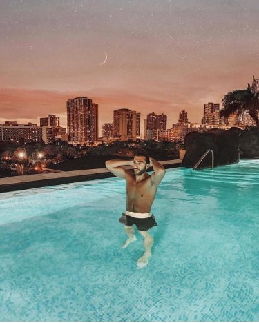 Who is down for a night swim under the stars? @simon_sava #winntw