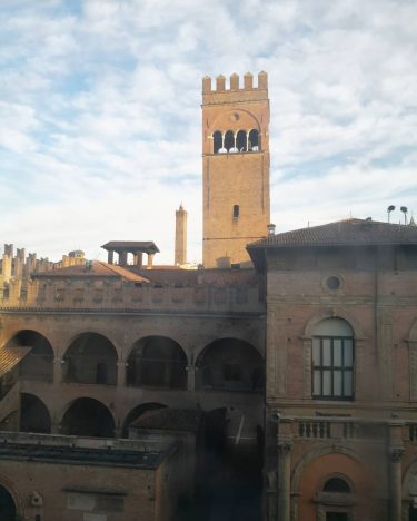 #bologna #bologna_city #bolognainside #succedesoloabologna #bolognawelcome #welcometobologna #volgobologna #bellabologna #igersbologna #igers_bologna #ig_bologna #vivibologna #lamiabologna #mybologna…
