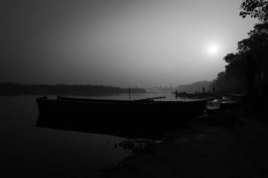 #yamunaghatdelhi #sunrise_sunset #beautyshoot #snapwithritu #bnesimppl #blackandwhite #mypixeldiary #camerawalebhaiya #photoofthedayy #streetbloggers #streetartistry #streetframe #streetlifeofindians #streetart_daily&hellip;