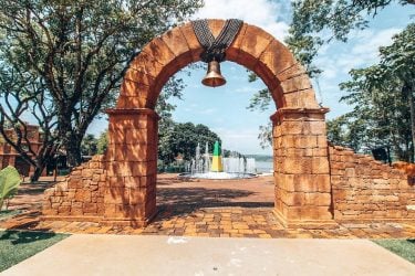 ???????? Marco das três fronteiras! Tem muita coisa interessante no local, labirinto cultural com…