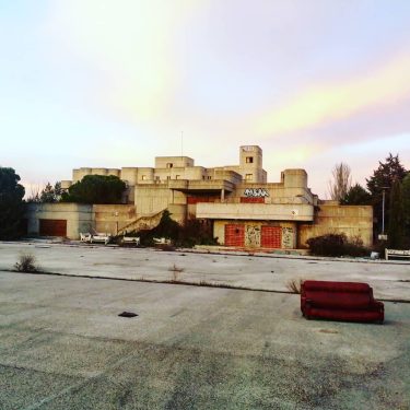 En el Motel . . #cuenca #urbex #elencantodeladecadencia #hotel #ontheroadagain #picoftheday #traveling #viaje #travel&hellip;