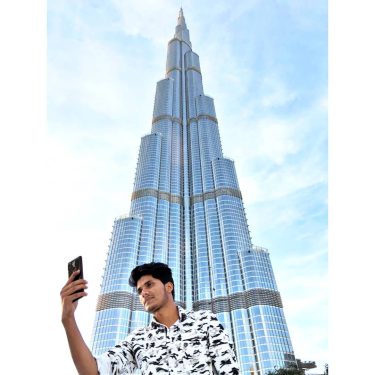 Just a wonderful moment #burjkhalifa #dubai #trip #enjoy #preciousmoments #bnesimppl