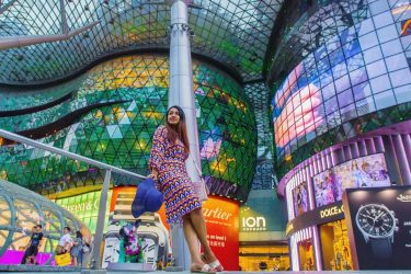 #theonewithIONOrchard . . Straight outta sci-fi movie set! . . @ion_orchard ‘s LED panels…