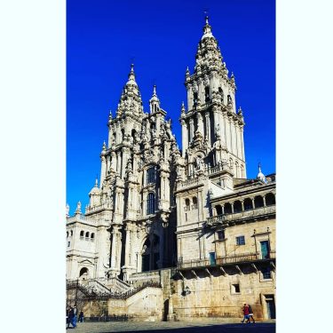 Amén . . . . . . . . #hermesymercurio #catedral #santiago #compostela #sky…