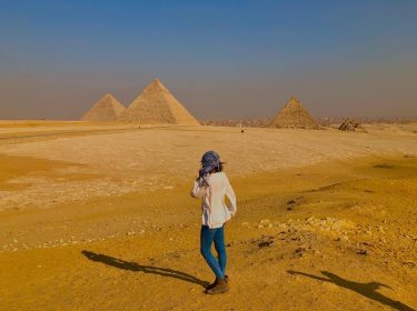 Stunning view of the pyramids #egypt #pyramids #pyramidsofgiza #travelblogger @travelbloggeres #iamtb #bnesimppl #wondersoftheworld #wonderful_places…