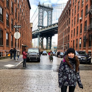 A giant between walls . . . . . . . . #manhattanbridge #newyork&hellip;