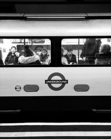 Moving through London | Sapete come funziona una metropolitana? Beh può viaggiare sottoterra o…