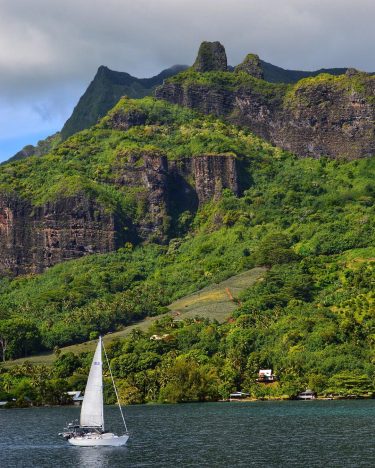 Raiatea has free WiFi in town! Sneaking a couple more shots online. This is…