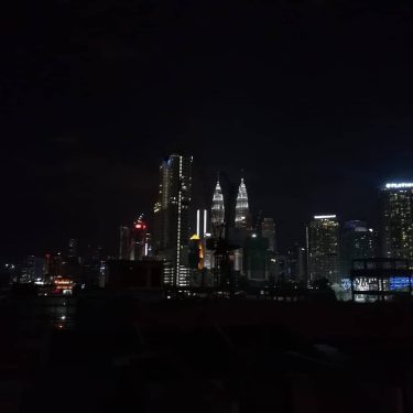 “Welcome to Malaysia” Ha sido una odisea llegar pero al final lo hemos conseguido.…
