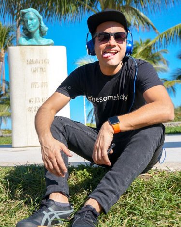 Se terminaron las vacaciones y listos para romperla en @youtube este año #labluekombi #2019goals…
