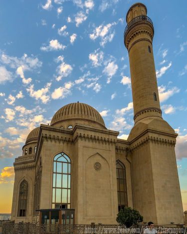 Bibi Hybet Complex #clouds #sky #mosque #history #azerbaijan #azerbaijani #azerbaijani_gallery #rizwan #travel #travelblogger #travelphotography…