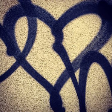 #vedocuori #cuoriovunque #rsa_streetview #graffiti #street_art #jj_urbanart #mural #graffitiart #graff #streetart #ig_graffiti #urban #urbanromantix #street_art…