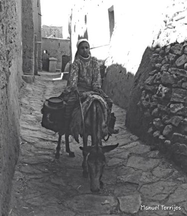 B/N o color? ???? . . #marruecos #marruecos???????? #aitbenhaddou #travelmarruecos #blancoynegrofotografia #blancoynegro #blancoynegrofoto #fotografiablancoynegro…