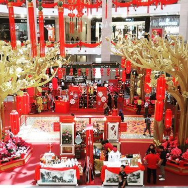 Chinese new year mood is in the CNY display in town. #doll_voyage #instatravel #femmetours…