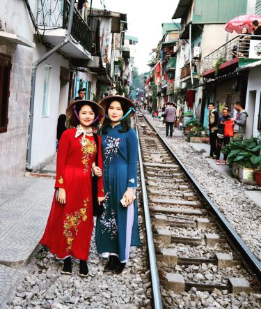 Just ️ #trainstreet #trainstreethanoi #hanoi #vietnam #vietnamesegirl #traditional #vietnameseclothes #southasia #backpacking #backpackers #backpackerlife #solotraveler…