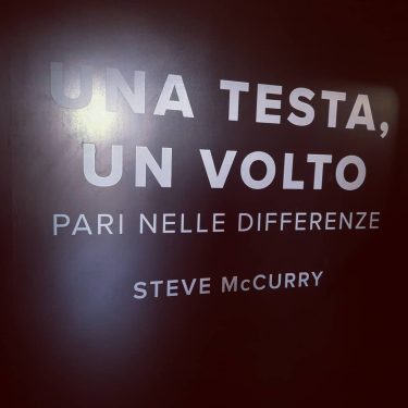 Mostra Steve McCurry. #bologna #portrait #portraitphotography #portrait_perfection #portrait_vision #portraits #jj_allportraits #sheisnotlost #ig_portraits #igersbologna #igers_bologna…