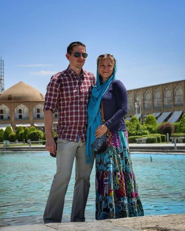 LOVELY COUPLES #Iran #isfahan #mustseeiran #couple #couplegoals #coupleswhotravel #coupletravel #frenchcouple #newlyweds #honeymoon #honeymoonplanner #honeymoonpackage…