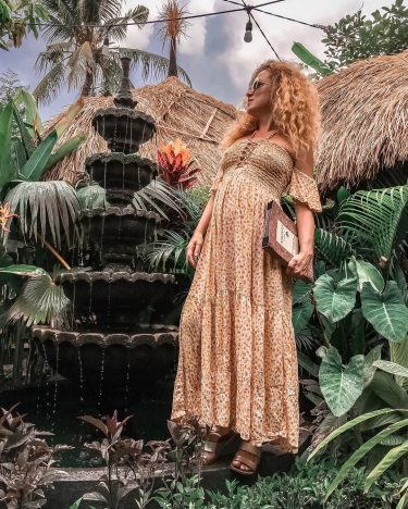 Bali vibes ???? Усыновила геккончика. ???? Дело на днях было. Смотрю киношку . Пошла&hellip;