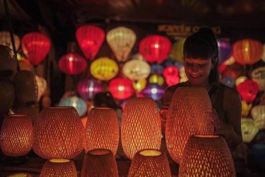 Lantern lady . . . #instatravel #instatravelling #igtravel #mytravels #travel #traveling #travelgram #travels #travelphotography…