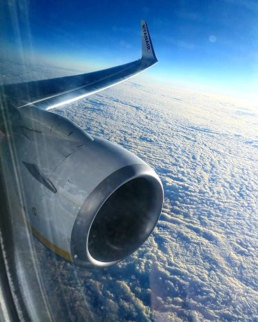 . #volar #fliegen #flying #canarias #kanarischeinseln #traveling #viaje #travel #bnesimppl #ryanair #travelgram #travelphotography…