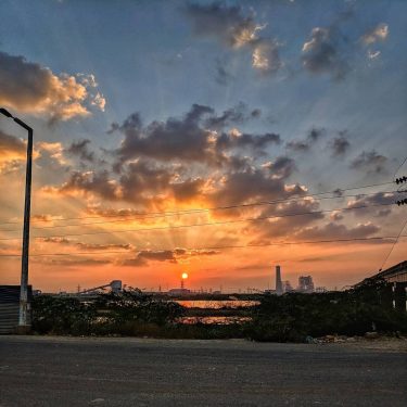 Magic in the sky #chennai #kattupalli #sunsets #shadesofsunset #clouds #sunrays #maharashtra_clickers #mumbai_ig #maharashtratourism #traveller…