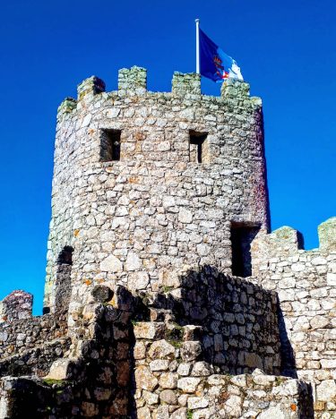 We had a wonderful time exploring the Moorish Castle here in Sintra. On such&hellip;