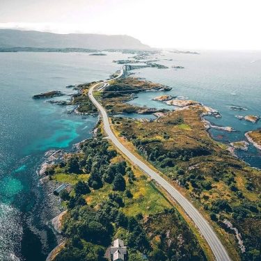 Atlantic ocean Norway #bnesimppl #norway #norway #travelling# #photography #Atlantic #ocean #road #pathways #naturephotography #placetovisit…