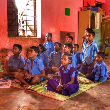 Una foto di gruppo della scuola del Chhattisgarh dove abbiamo distribuito del materiale scolastico…