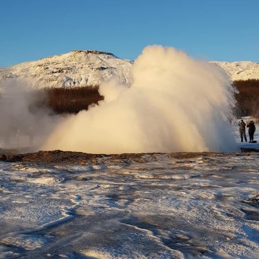 Woooosch #geysir #iceland???????? #iceland #travelphotography #traveling #travelgram #travel #nature #naturephotography #photographie #iceandfire #winter #cold…