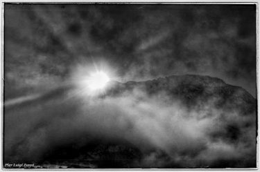 #fotoartistiche #bnesimppl #fotartplgz #pierluigizag Edited with: @carbonblackandwhite _ #weather #skylovers #natureporn #amazing #skypainters #gf_daily…