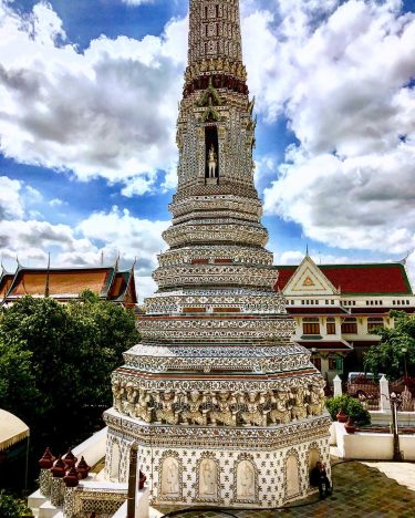 Each day brings a new dawn. . . . . . #thailand #bangkok #watarun…