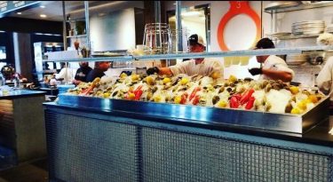 Fresh seafood city straight outta New England! Check out @devinmarie02 favorite Boston haunts, like…