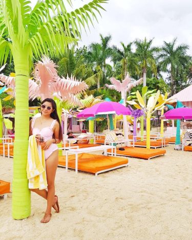 Coz every corner is instagrammable. ???????? #posinbeforeswimmin #bnesimppl #happybeach