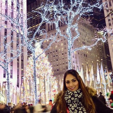 Missing the magic of Christmas . . #newyork #happyness #happyholidays #vacay #happyplace #lovewinter #traveler…