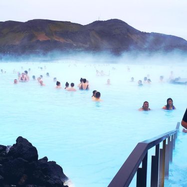 taking an overnight flight to Iceland this winter? @bluelagoonis is en route to Reykjavik,…