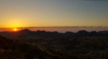 Chasing sunset. . . . #petra #visitpetra #petrabynight #treasury #in2jordan #IamJordan #wonderful_places #jordan #visitjordan…