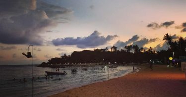 Just a regular evening in #LankaLand #dusk #sunset #srilanka #srilankaholiday #thetrippingfish #travel #travelgram #bnesimppl…