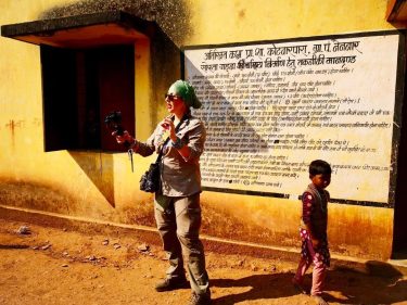 Io che mi preparo ad entrare nella scuola nel Chhattisgarh dove ho girato il…