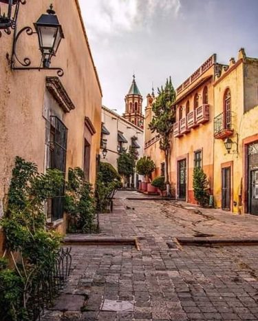 Querétaro y sus calles . . #traveladdict #travelblog #travelers #traveller #travelphoto #travels #travelformexico #travelgram…