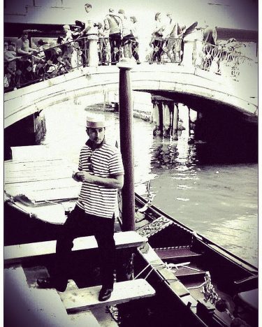 #venice #veniceitaly #venicecanals #gondola #gondolaride #italy #italy???????? #travel #travelphotography #travelgram #travelblogger #europetravel #europe #oldbuilding…