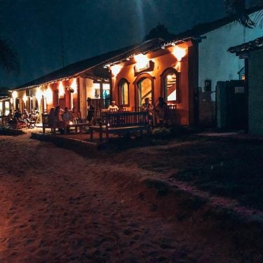 ???????? Jacarandá da Bahia: Ótima opção para jantar em Caraíva! O ambiente é lindo,…