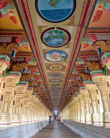 #Rameshwarm #shivatemple #temple #southindia #incredibleindia #travelphotography #travelblogger #momentbyrach @travelandleisure @natgeotravel @cntravellerindia #ancientarchitecture #templesofindia #natgeo100contest…