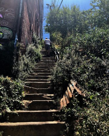 Stairs. Beautifull Valparaiso. . .. #valparaiso #stairschile #view #dope #visitchile #travel #instatravel #adventures #travelphotography…