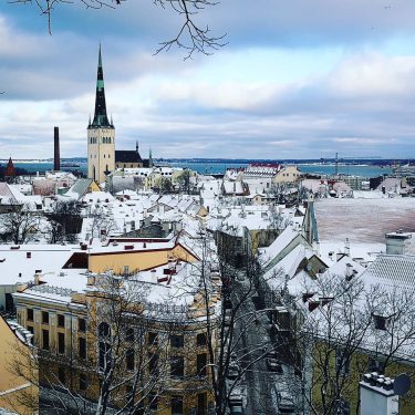 #tallinn #estonia #eesti #oldtown #viewfromthetop #rooftop #roof #architecture #snow #instaoftheday #photographeramman #ammanphotographer #picoftheday #huaweip20pro…