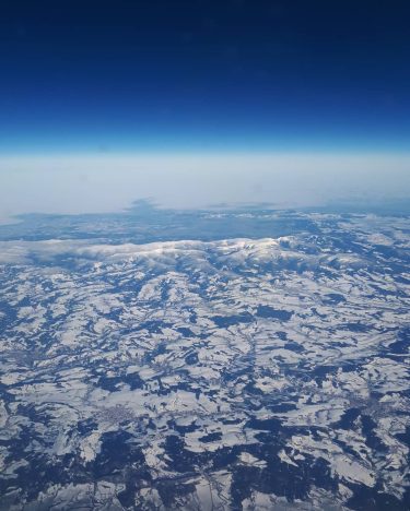 #snow #mountains #nature #blue #sky #aviationdaily #instaaviation #avgeek #travelphotography #travelholic #photooftheday #rateyourflight #bnesimppl #boeing…
