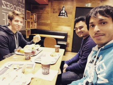 Caffè avec les amis. #paris #caffeine #caffe #instagood #instaselfie #chilling #bnesimppl #travelph #travelingram #igtravel…