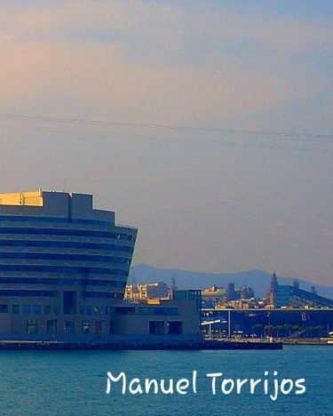 Barcelona desde el mar 3. Foto 1/3. Foto completa en perfil. . #fotourbana #city_barcelona…