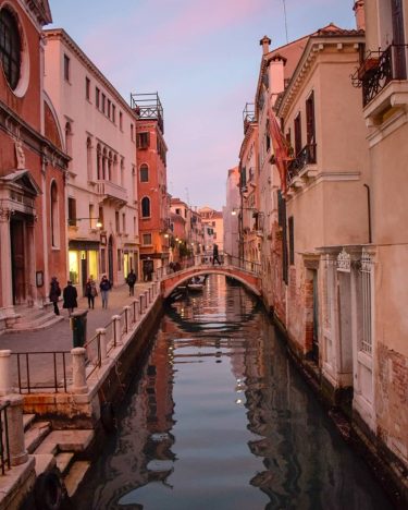Tarde en Venecia, disfrutando de lo hermoso de esta Ciudad por primera vez. Nos…