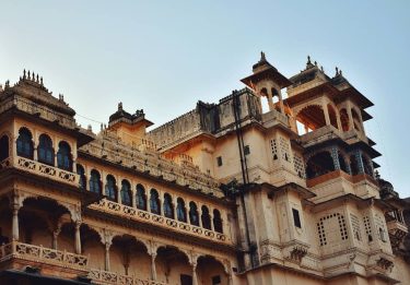 A Marvel of Mewar Dynasty! . . #citypalace #udaipur #rajasthandiaries #rajasthan #rajput #india_gram #citypalaceudaipur…